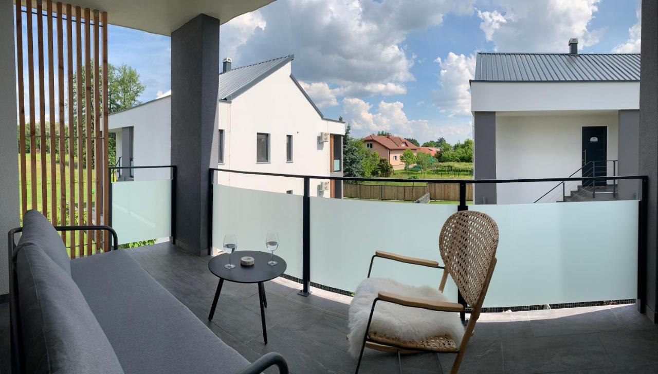 Genius Guest Unique Banovci Apartment Exterior photo